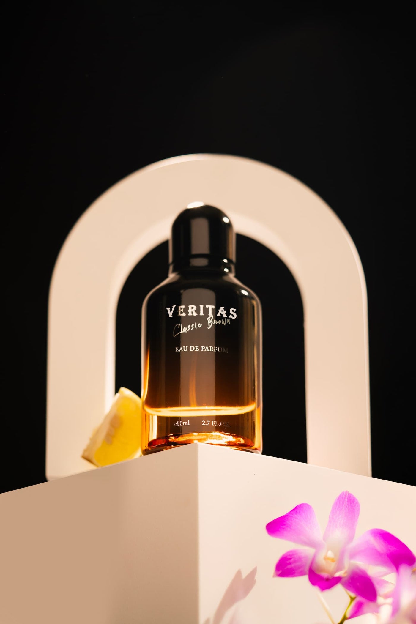 House of Watan Veritas Classic Brown, a long-lasting eau de parfum