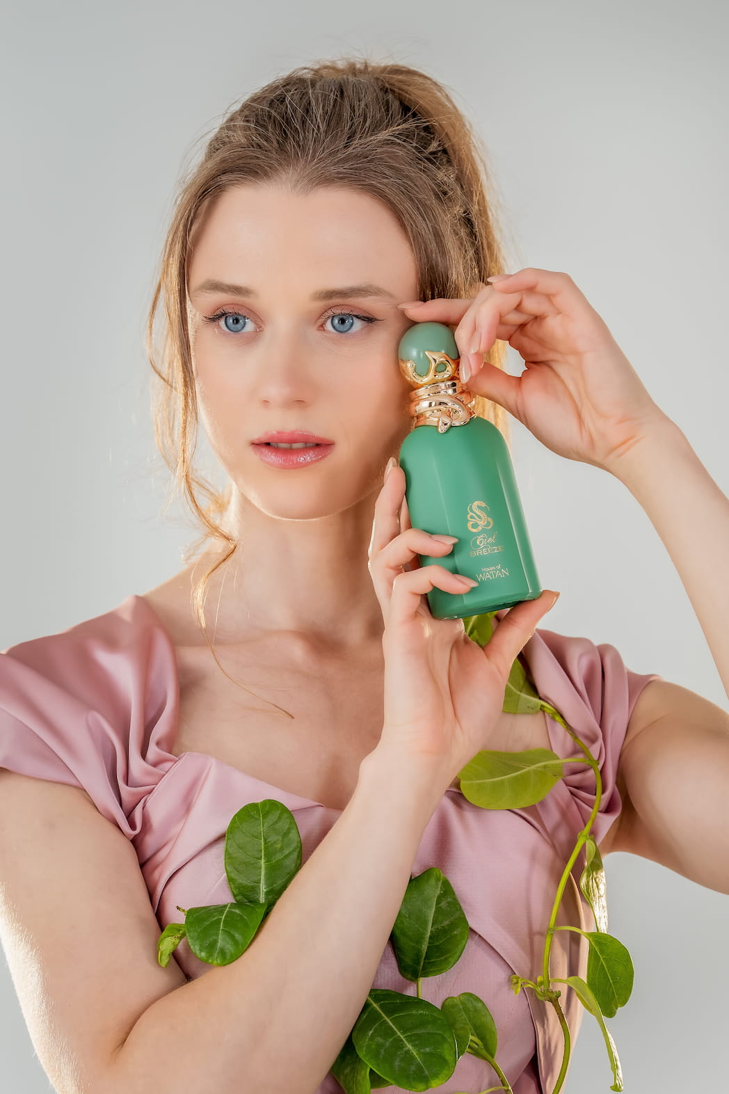 Top Notes, Heart Notes, Base Notes: The Three-Layer System That Decides Whether You Smell Expensive or Like a High Schoo